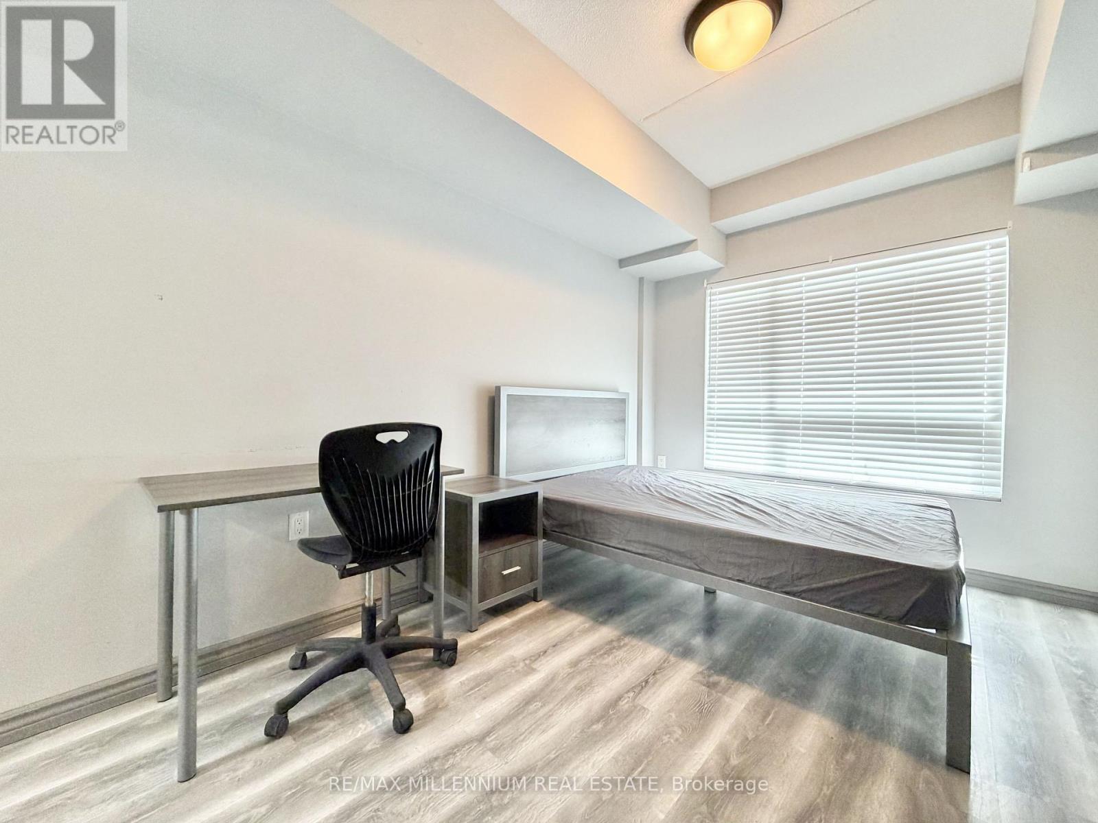 #F210 275 LARCH STREET - 7