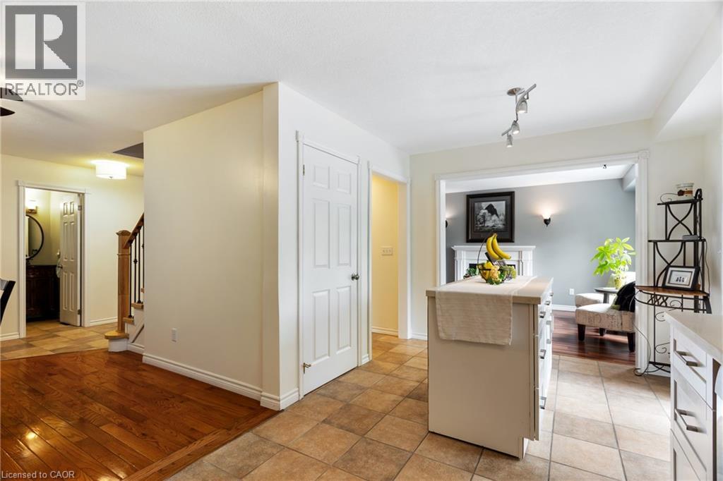 1 HILLTOP Drive, Ayr, Ontario, N0B1E0 — Photo 2