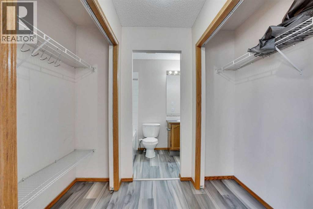 17 Taracove Crescent NE - 30