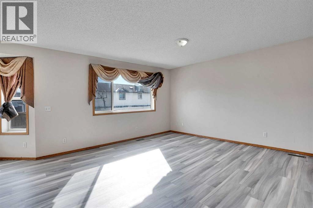 17 Taracove Crescent NE - 14