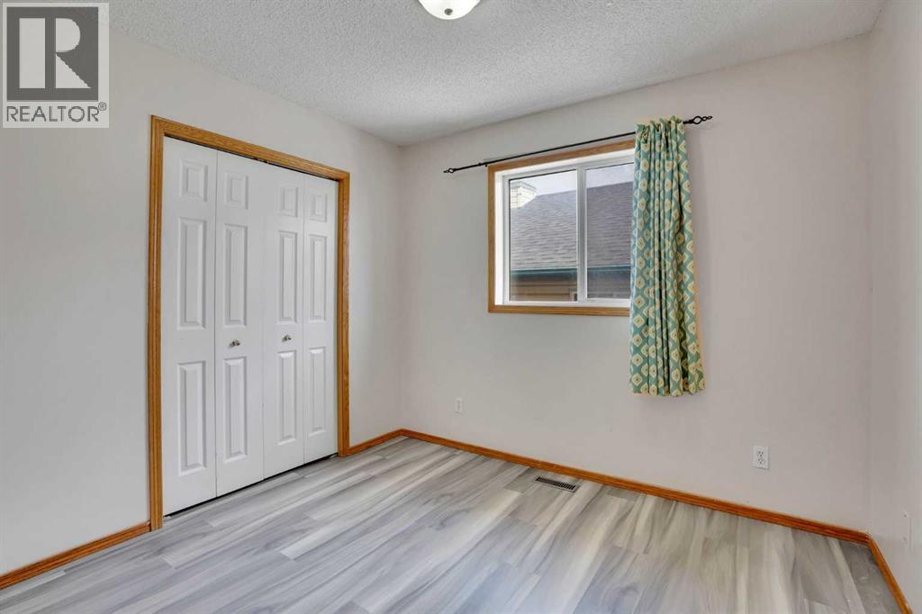 17 Taracove Crescent NE - 27