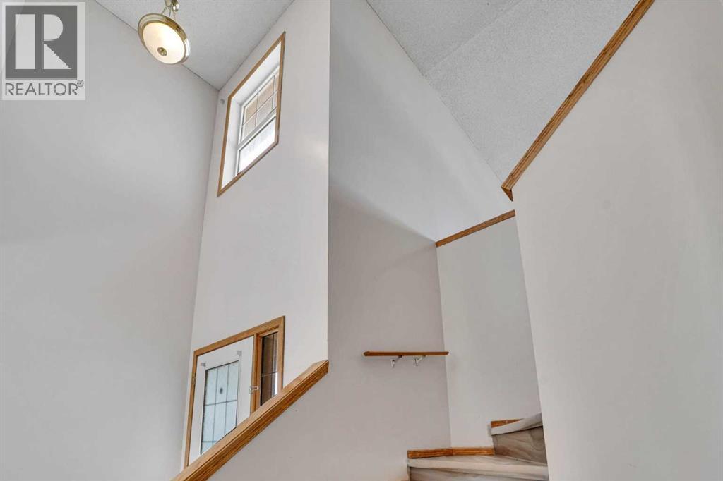 17 Taracove Crescent NE - 19