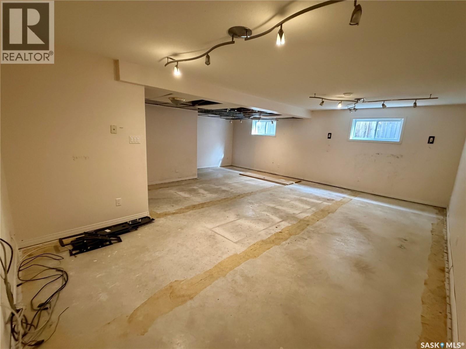 616 3rd STREET E - 33