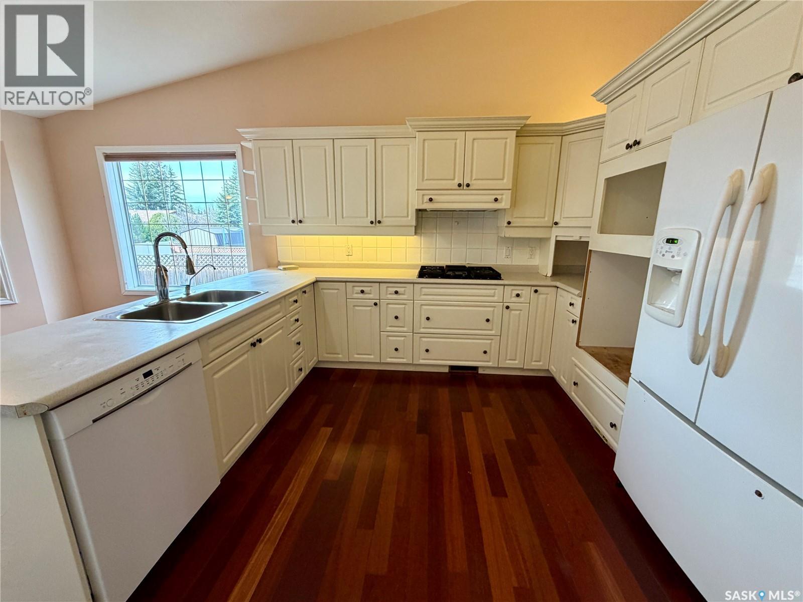 616 3rd STREET E - 6