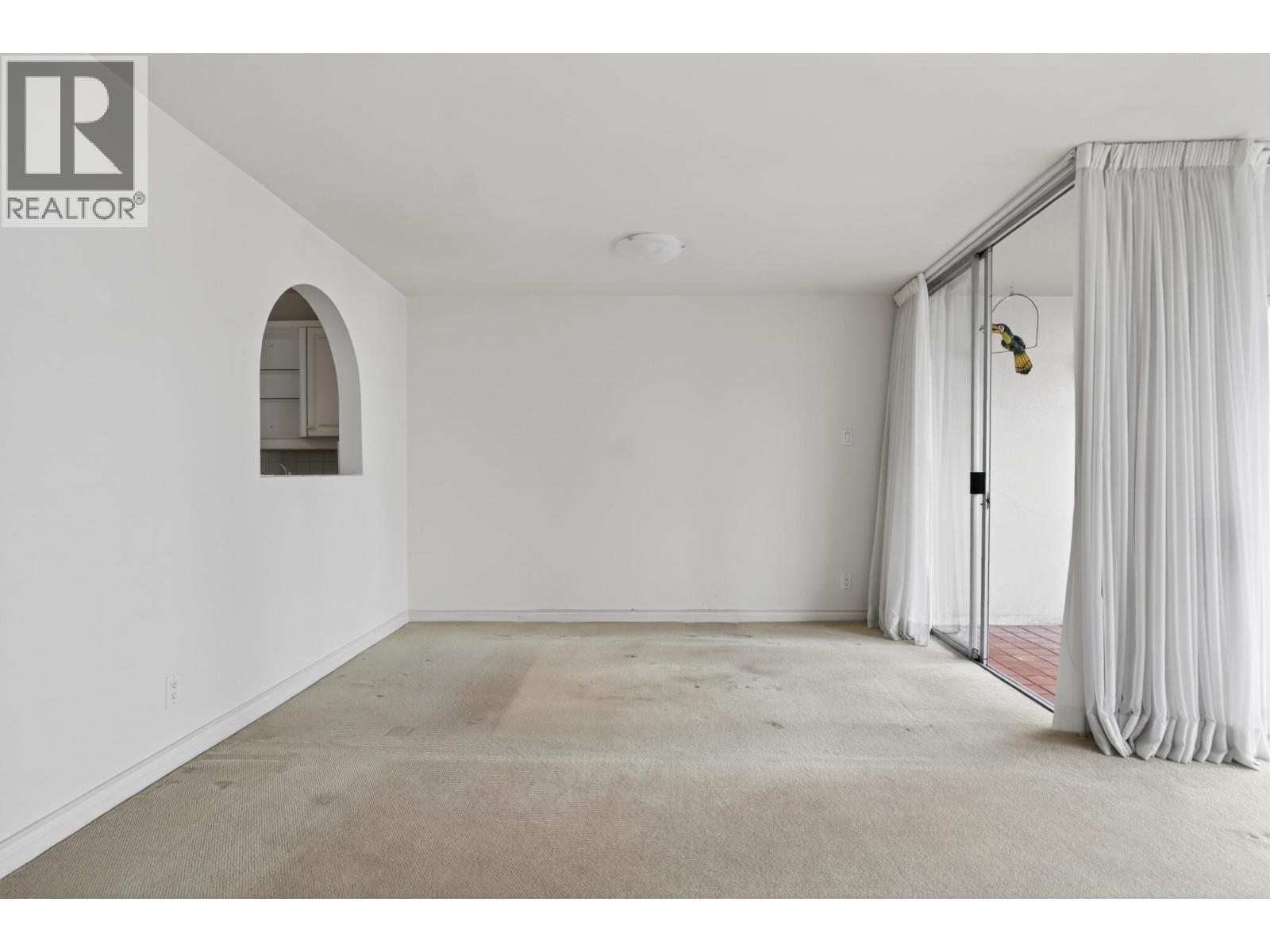 402 2135 ARGYLE AVENUE, West Vancouver
