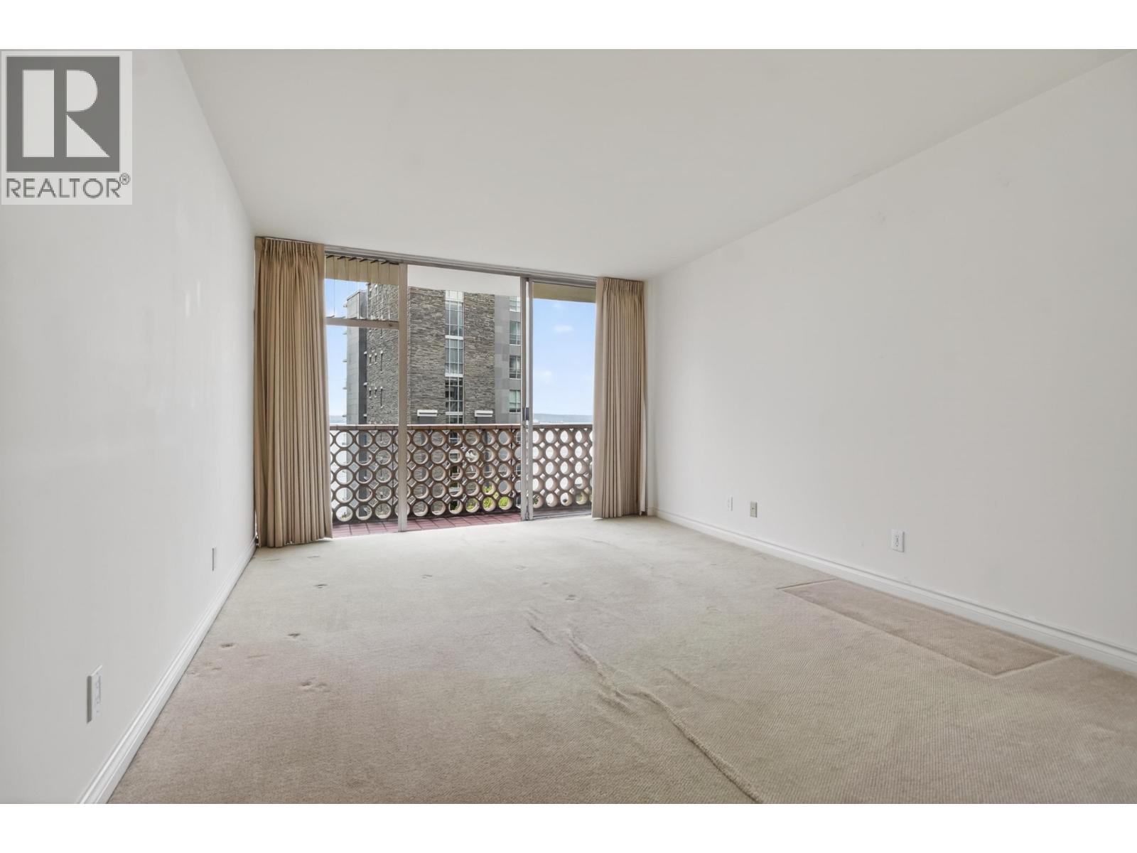 402 2135 ARGYLE AVENUE — photo 3