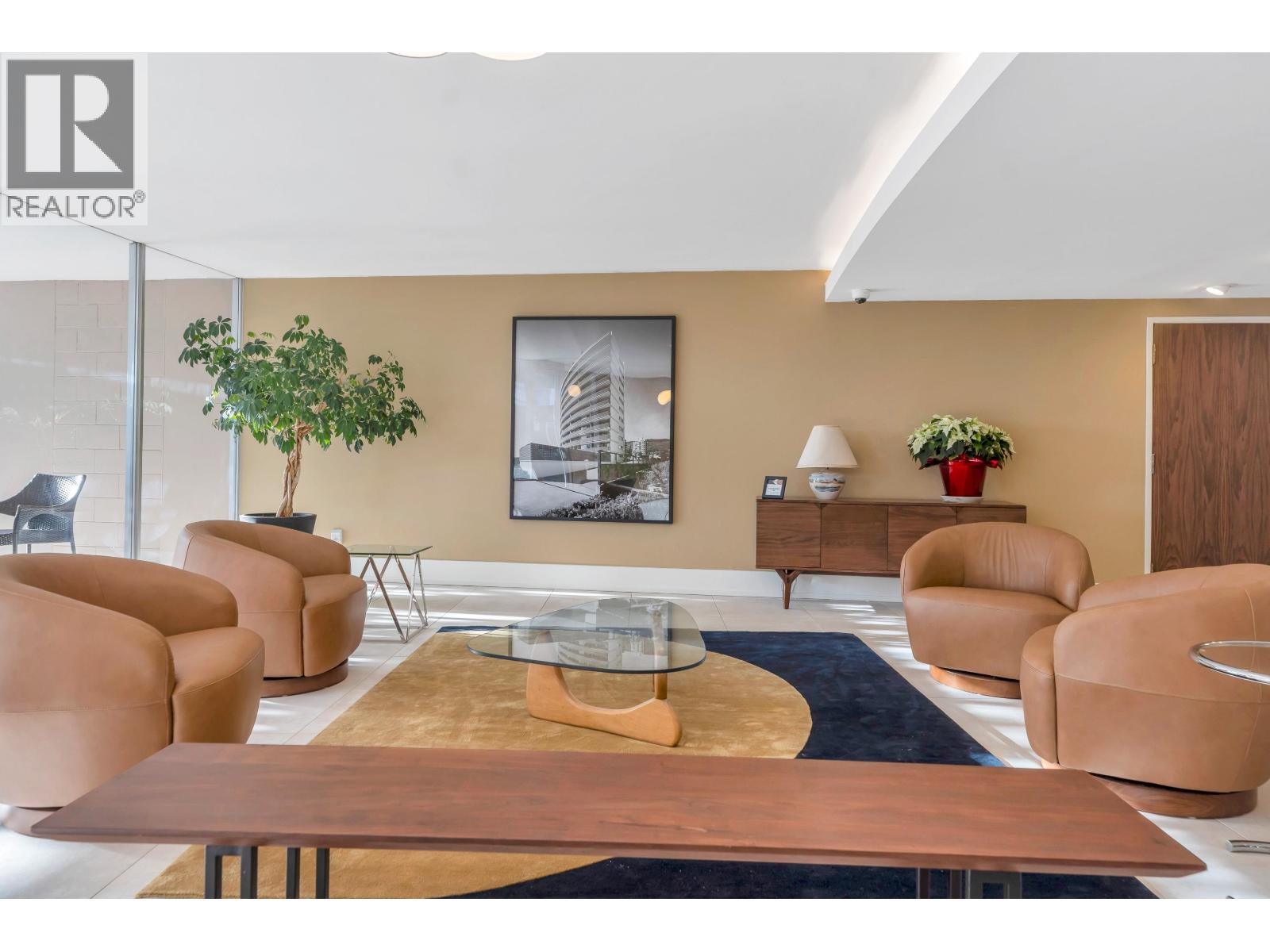 402 2135 ARGYLE AVENUE, West Vancouver