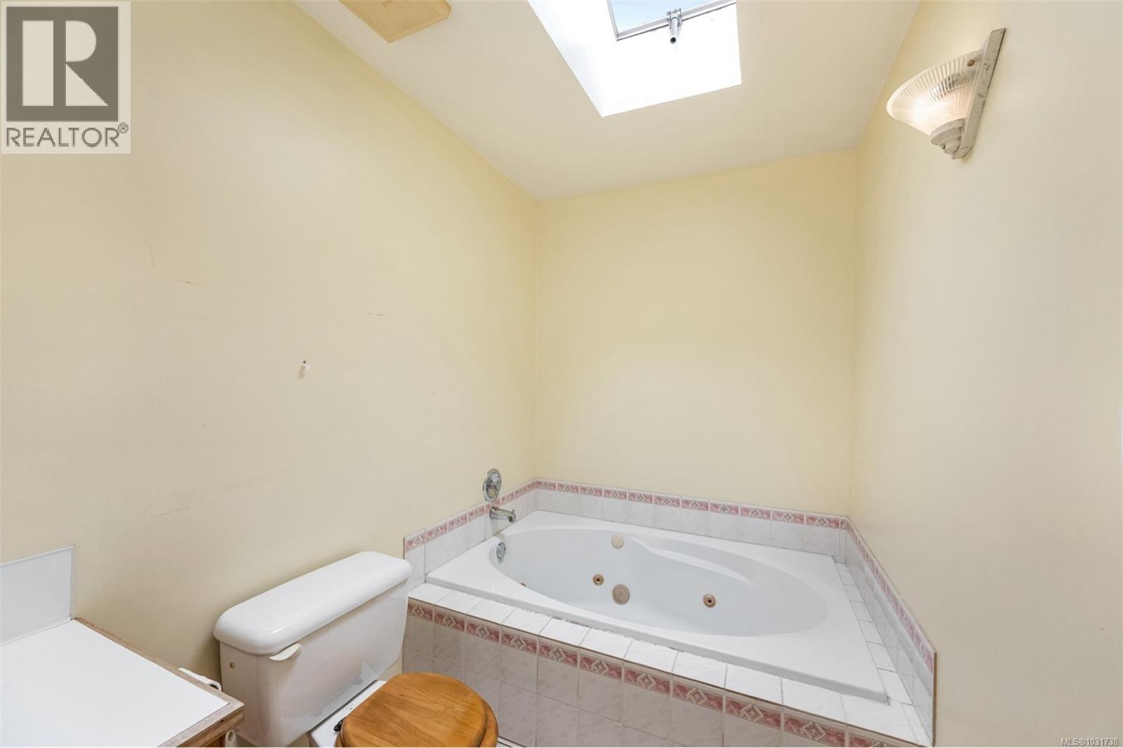  3517 Doncaster Drive, Saanich