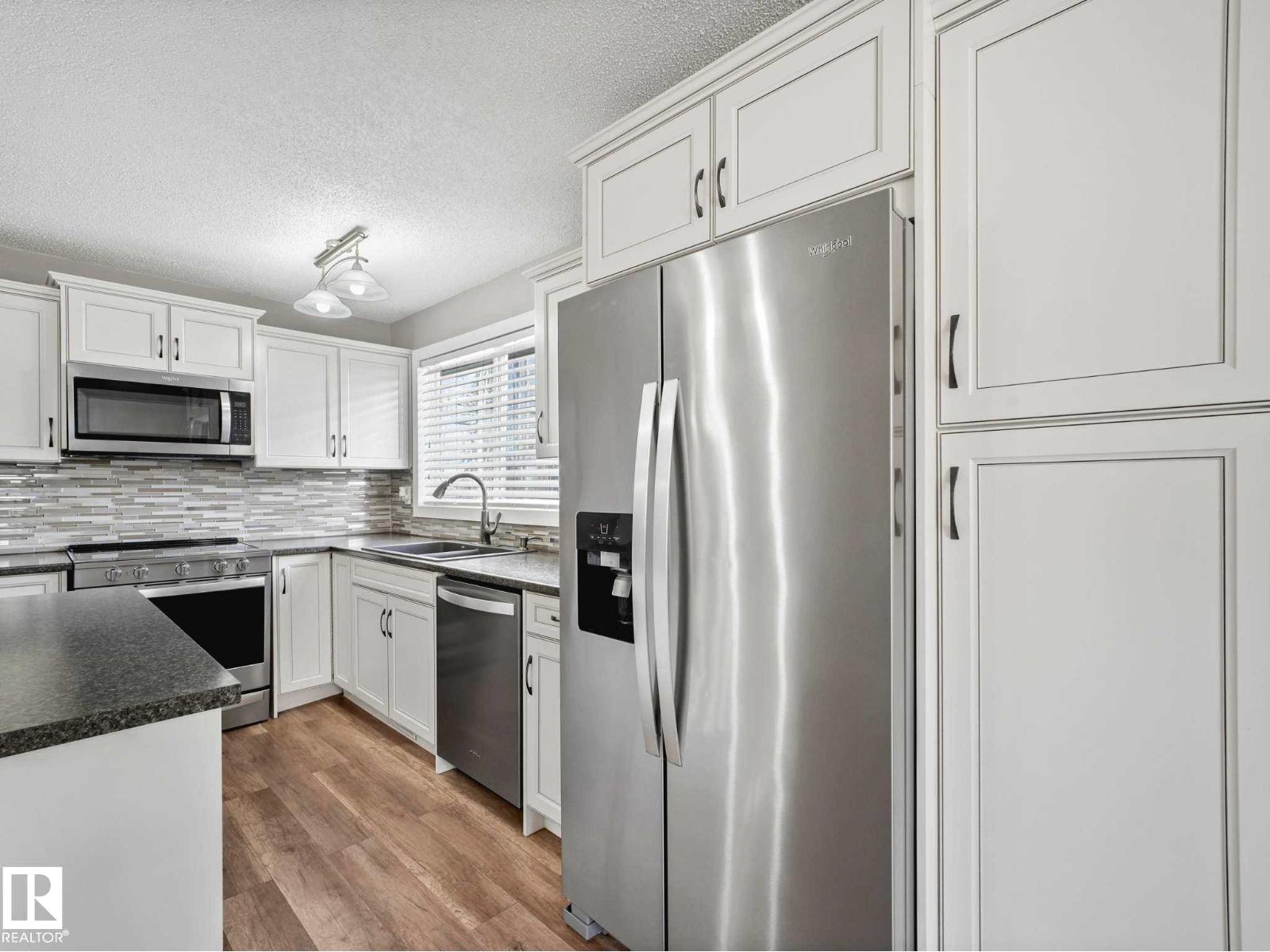 32 Manor DR - 21
