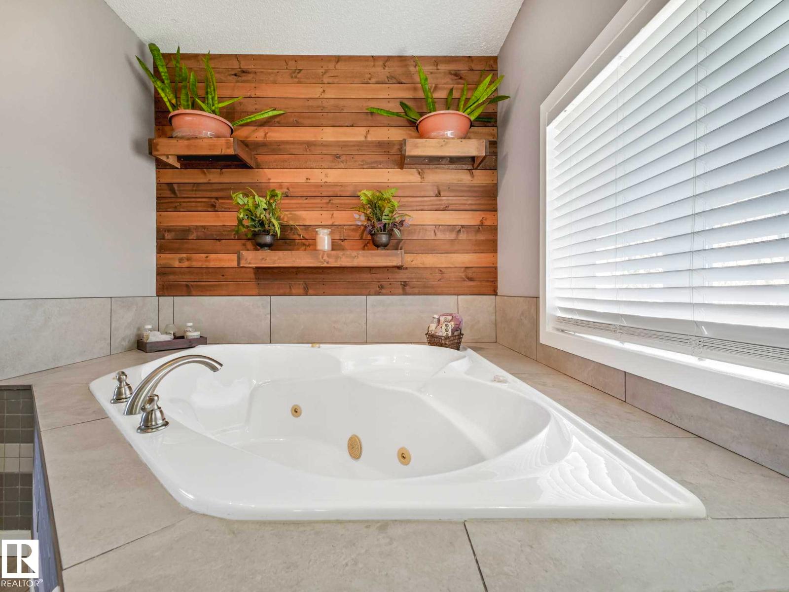 32 Manor DR - 34