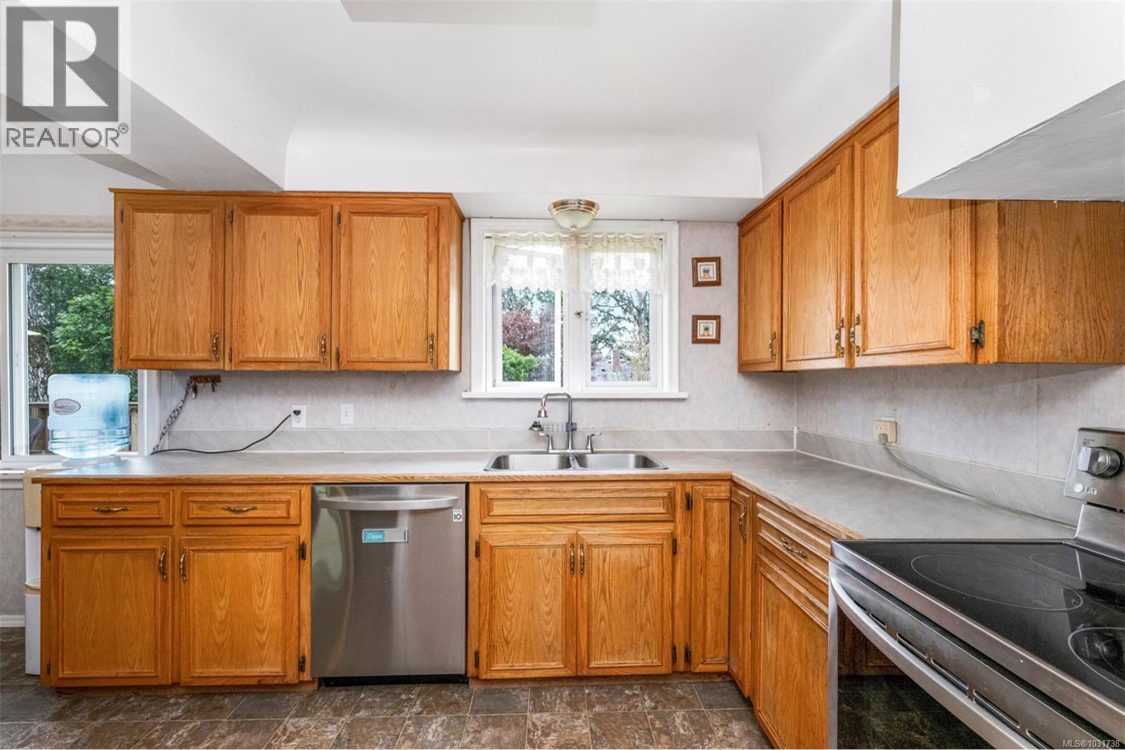  3517 Doncaster Drive, Saanich