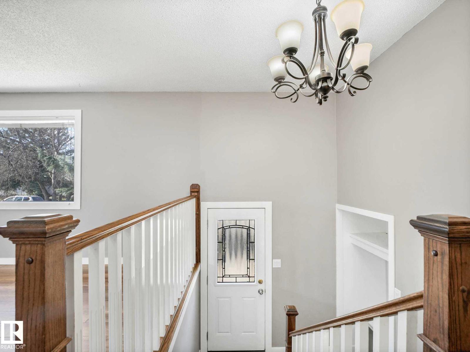 32 Manor DR - 4