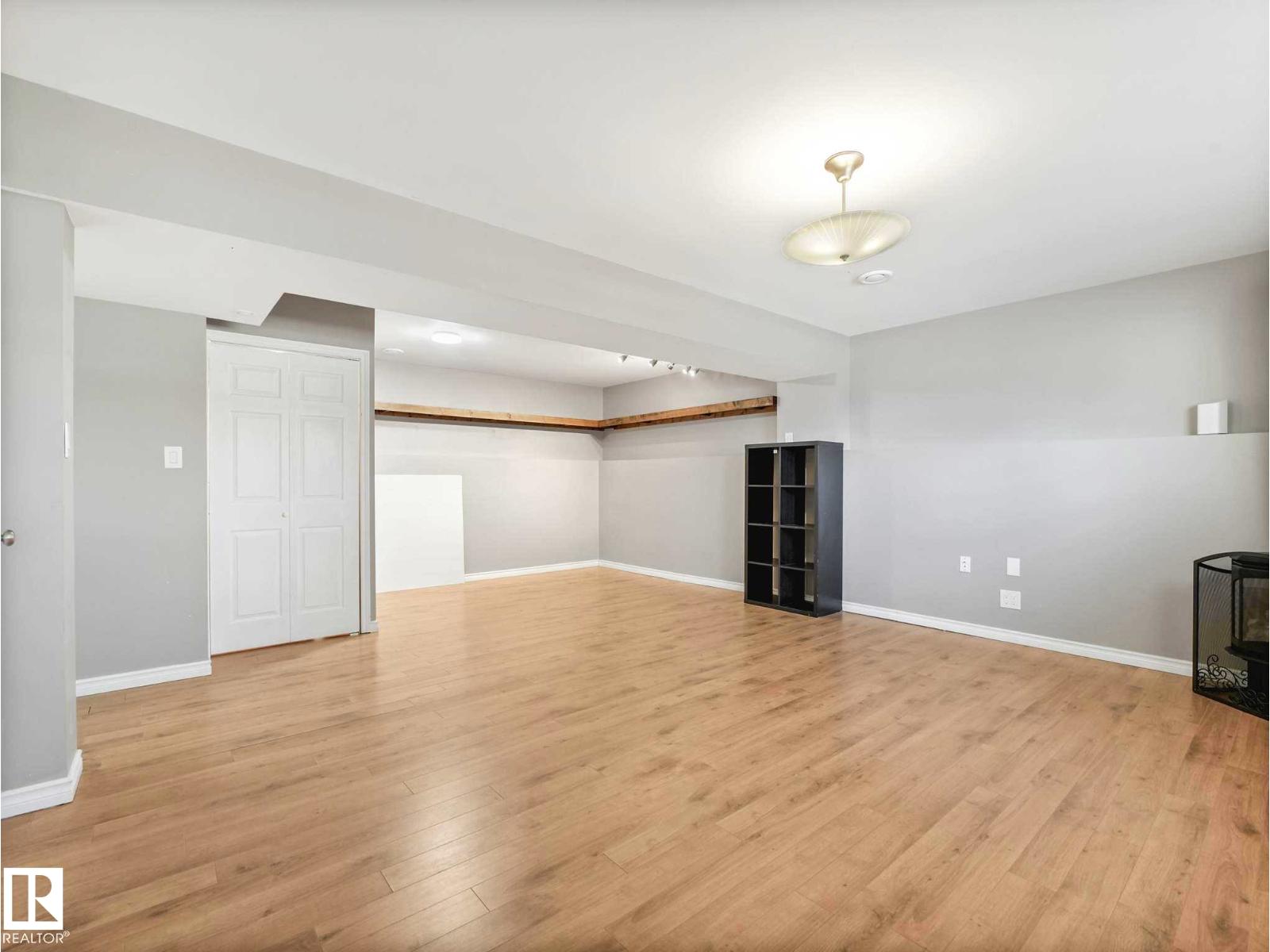 32 Manor DR - 41