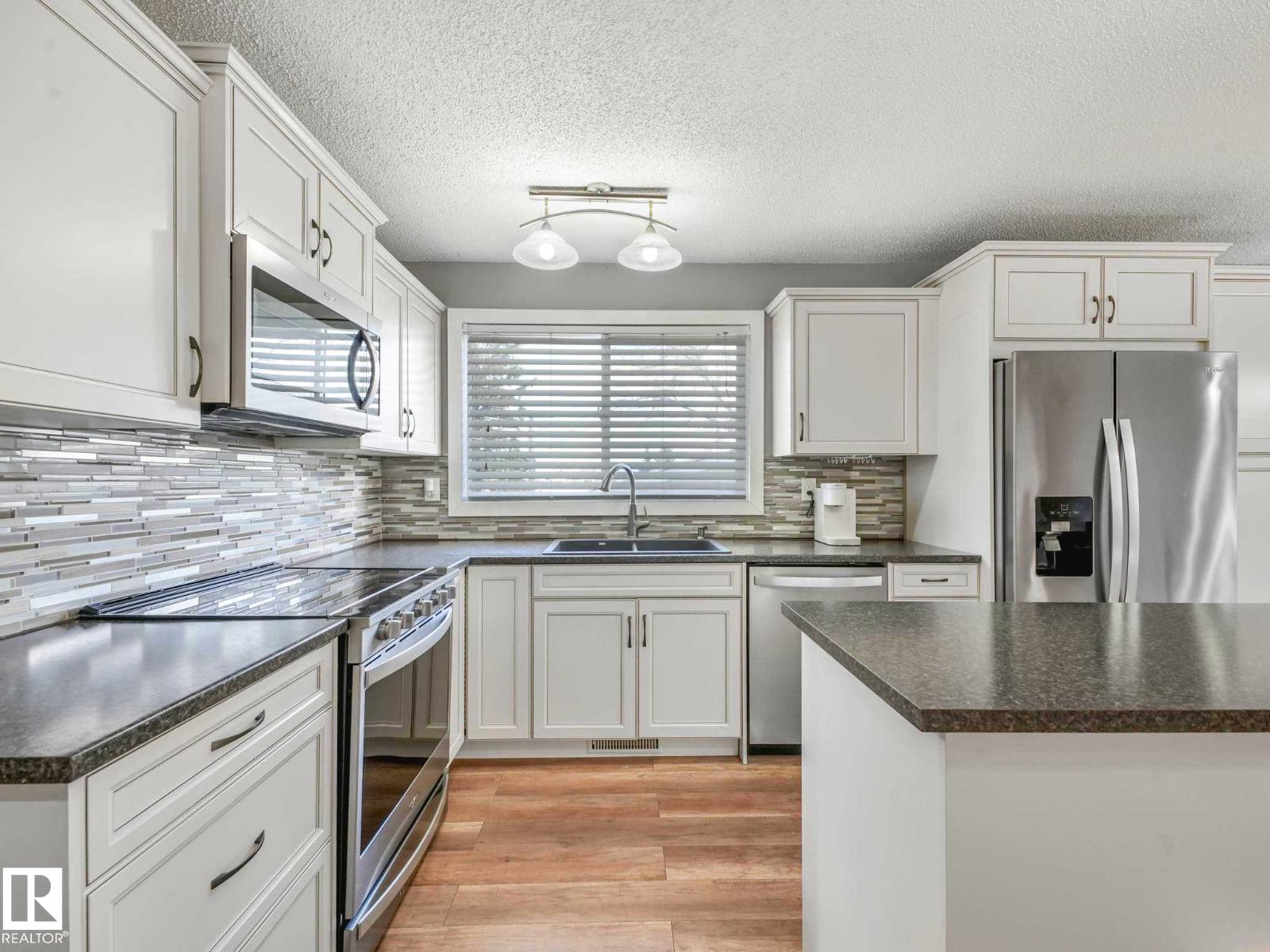 32 Manor DR - 26