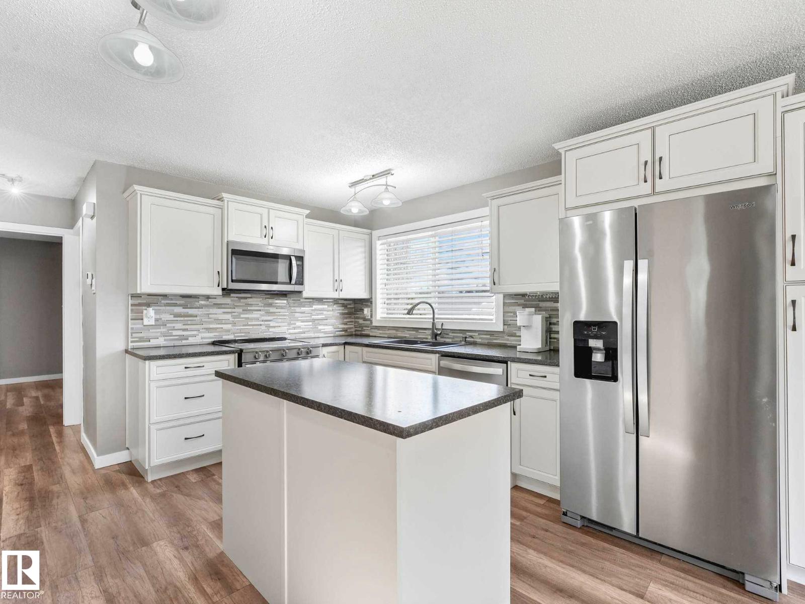 32 Manor DR - 18