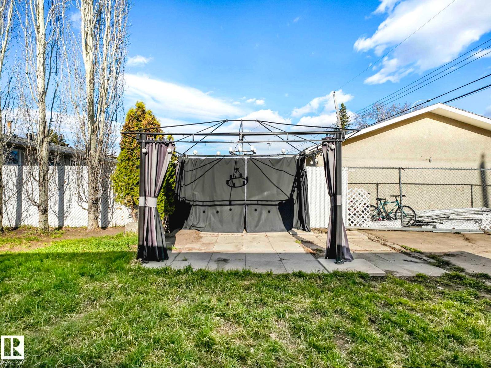 32 Manor DR - 60
