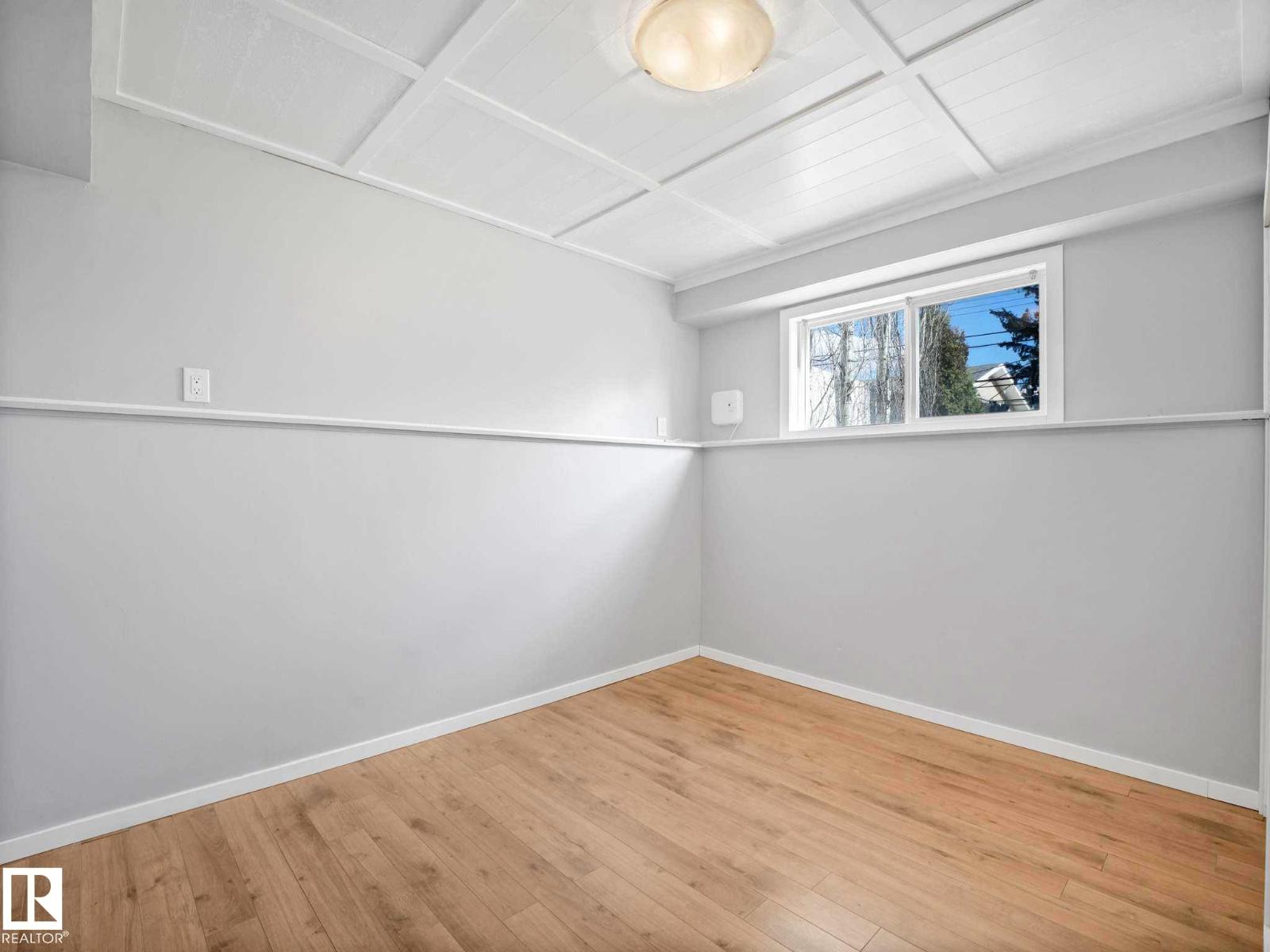 32 Manor DR - 57