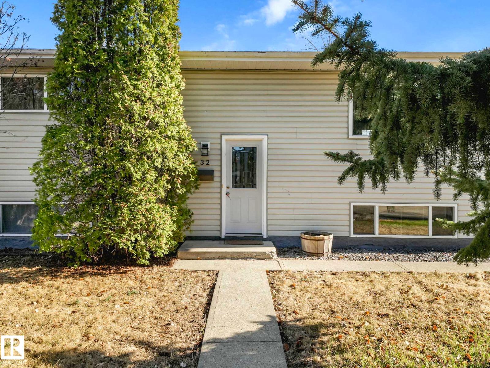 32 Manor DR - 3