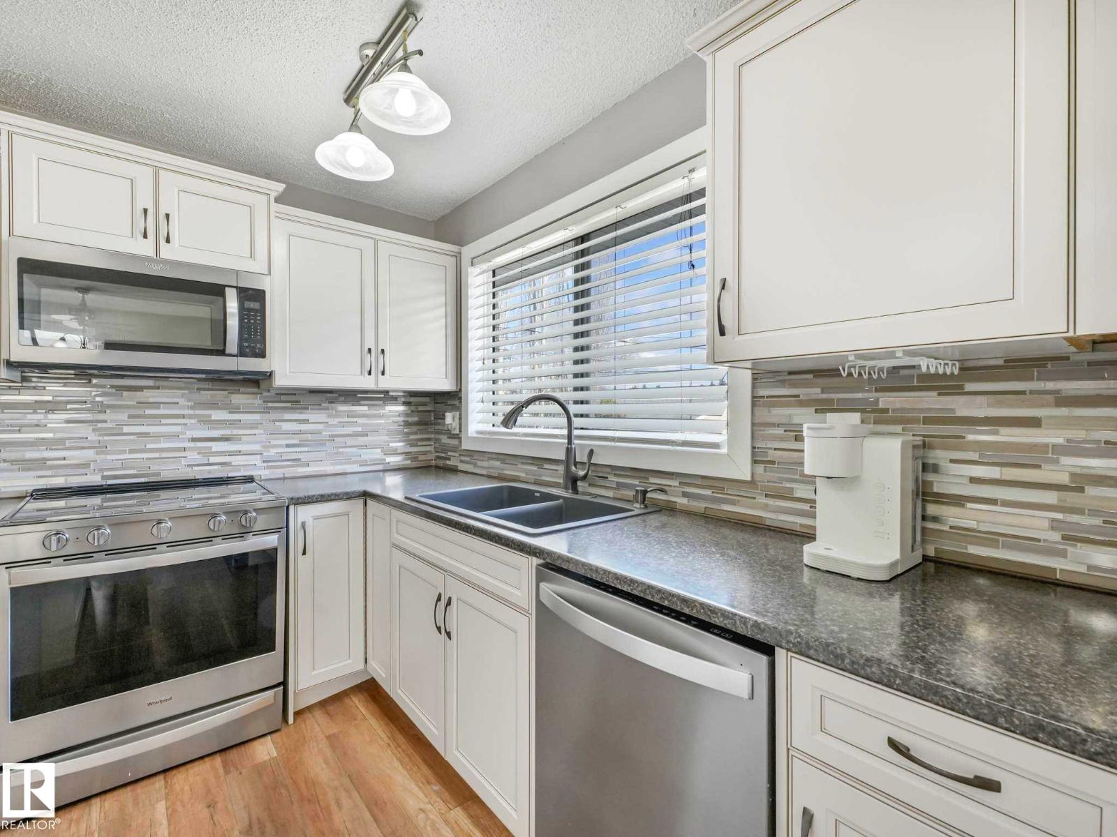 32 Manor DR - 23