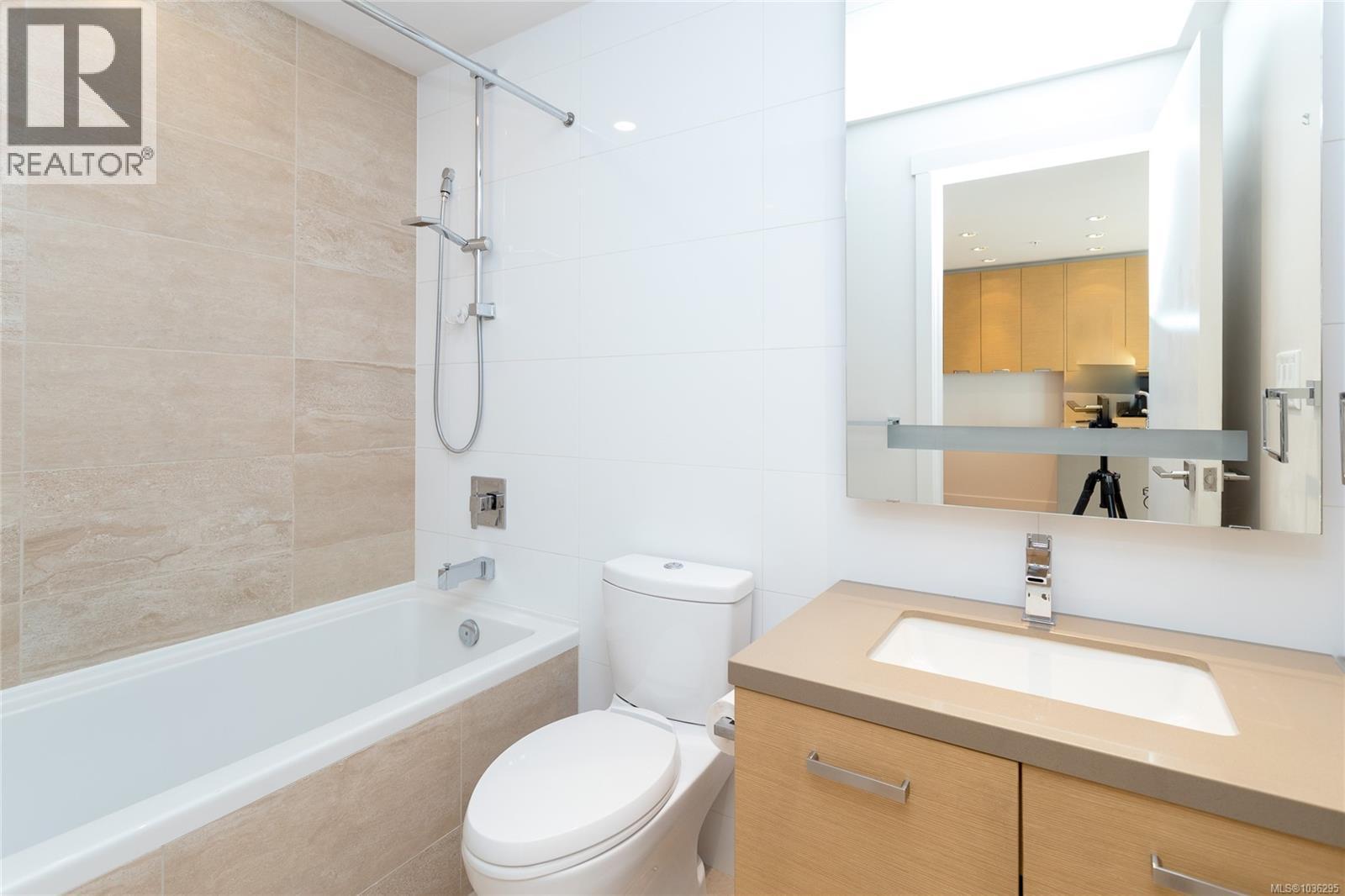 #1707 83 Saghalie Rd - 26