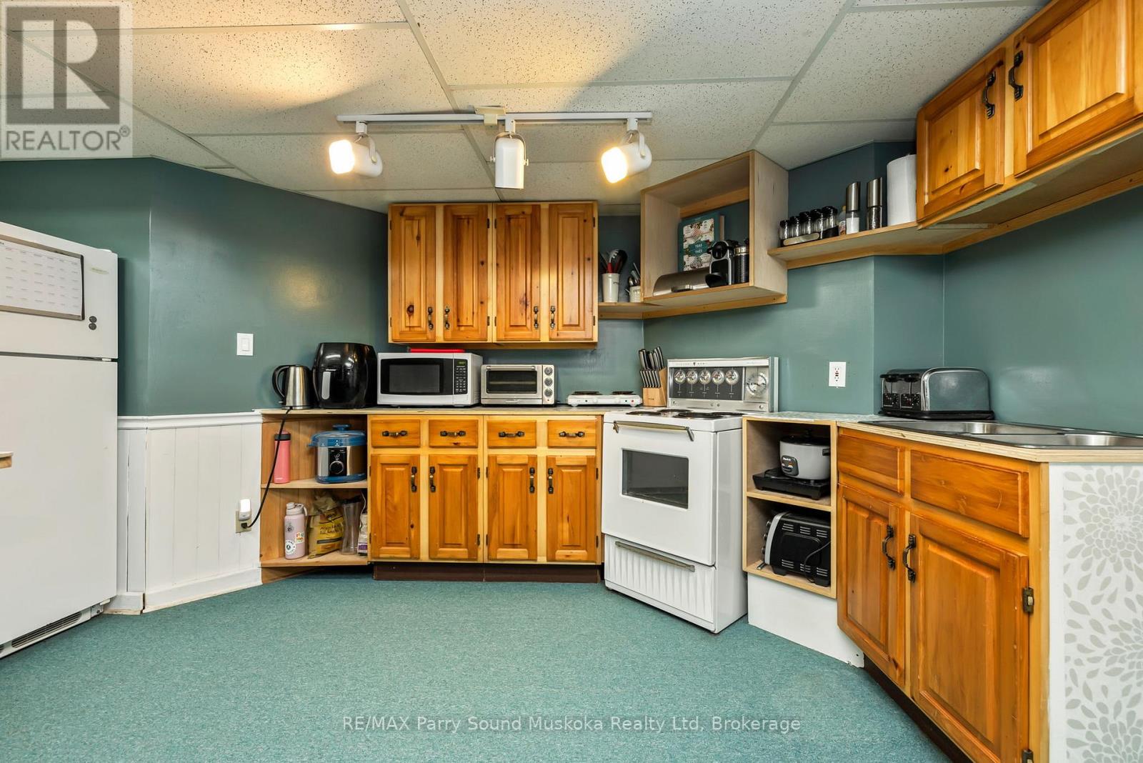 54 PINERIDGE DRIVE - 24