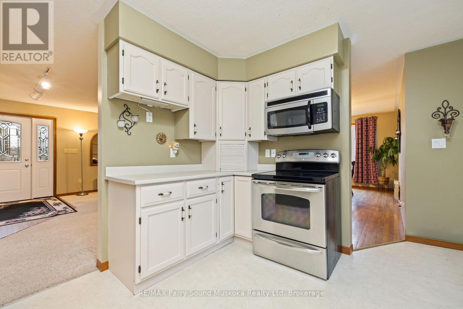 54 PINERIDGE DRIVE - 6