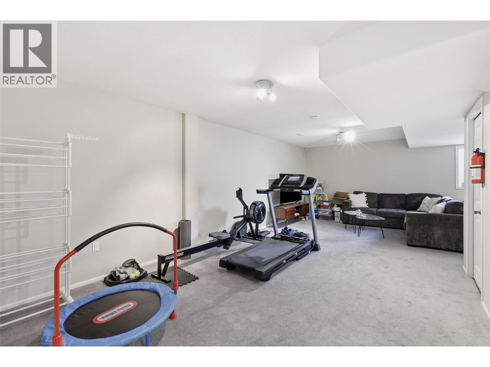 135 CHANCELLOR Drive - 44