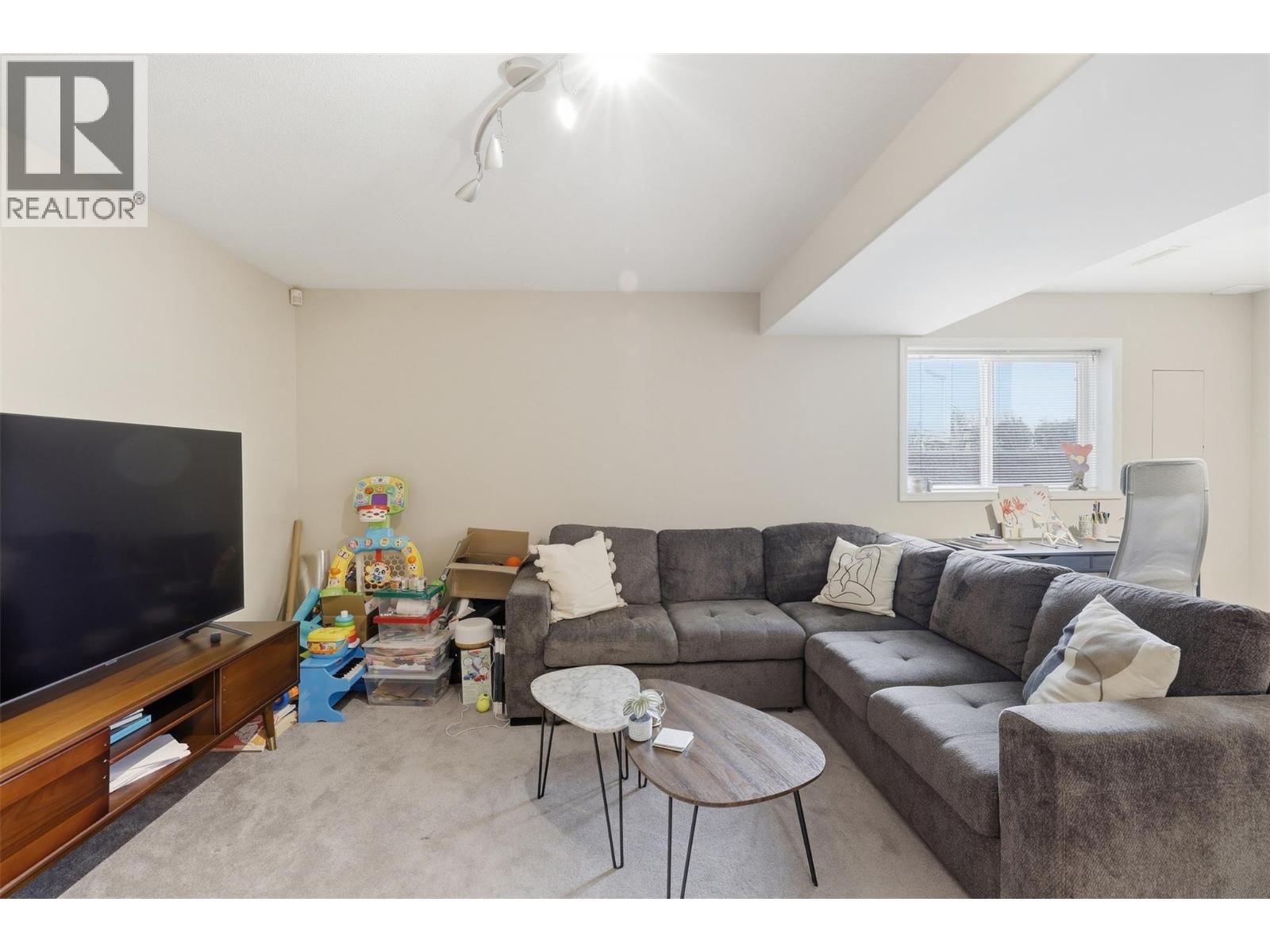 135 CHANCELLOR Drive - 38