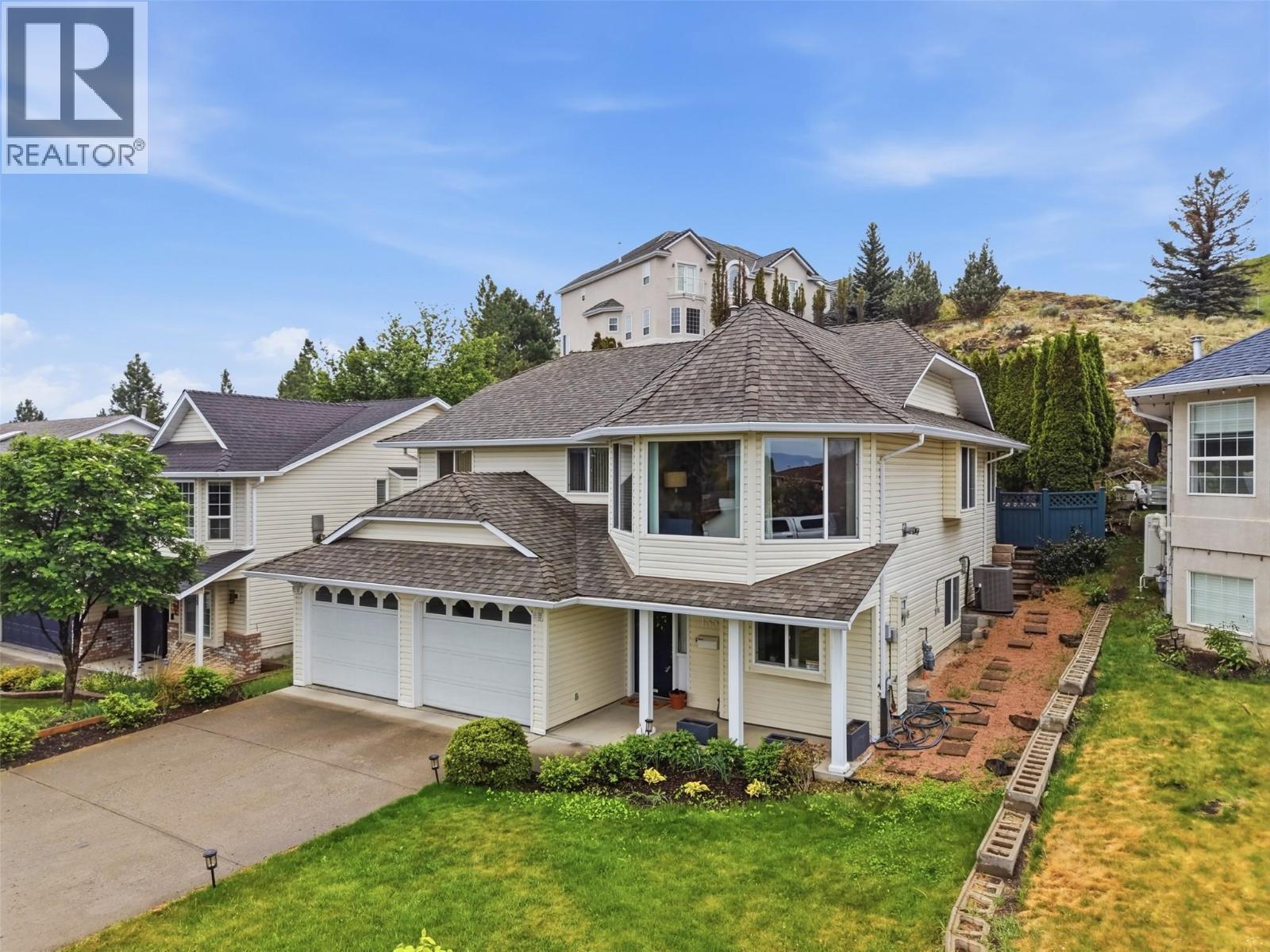 135 CHANCELLOR Drive - Image 2