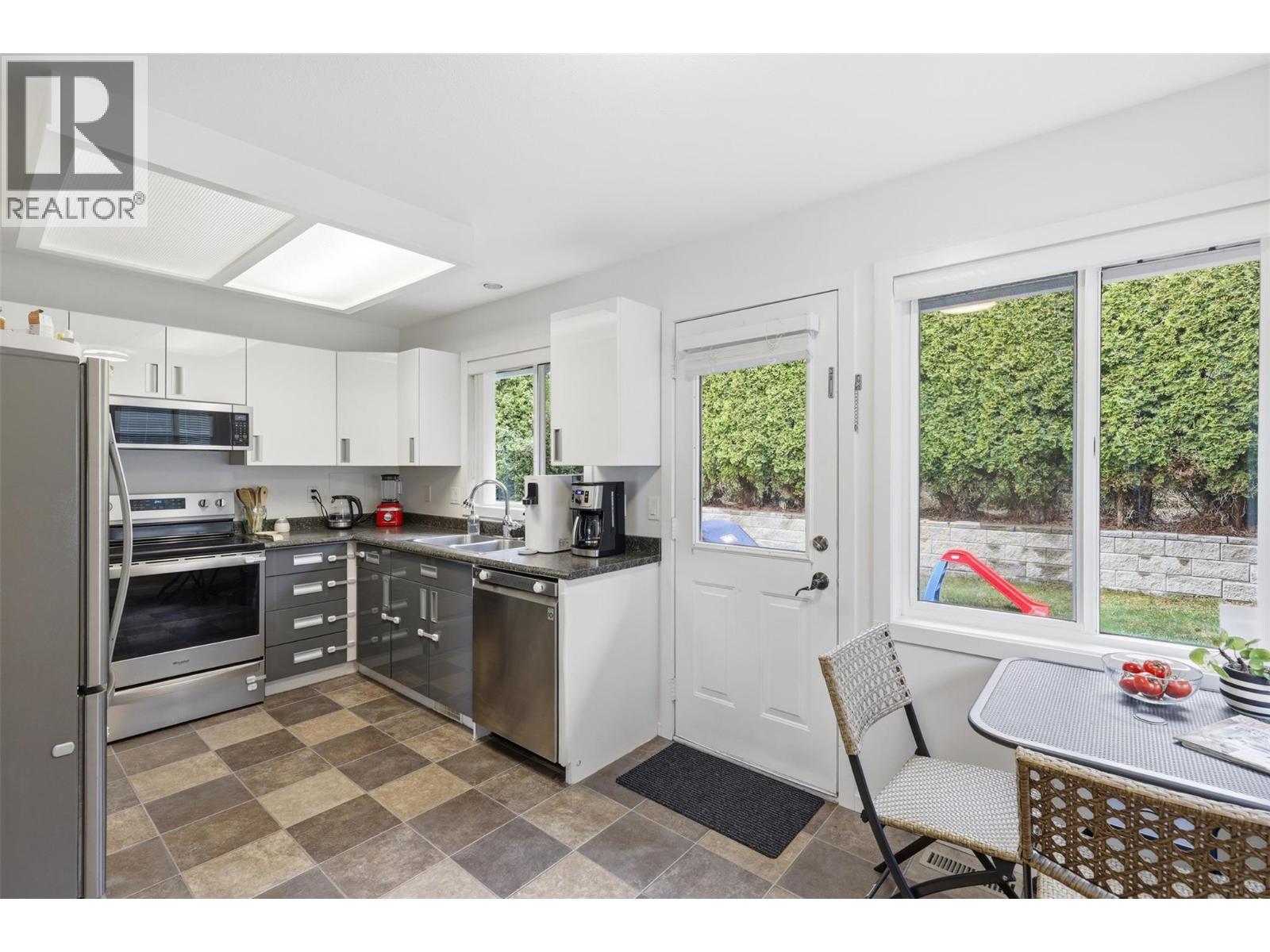135 CHANCELLOR Drive - 14