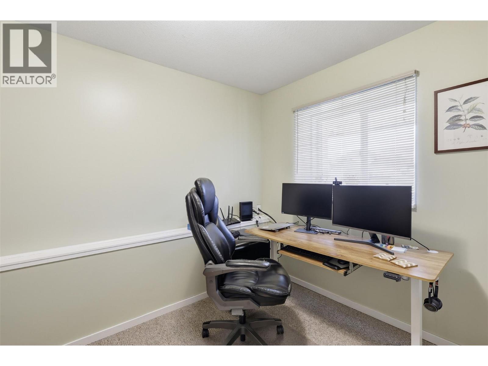 135 CHANCELLOR Drive - 33