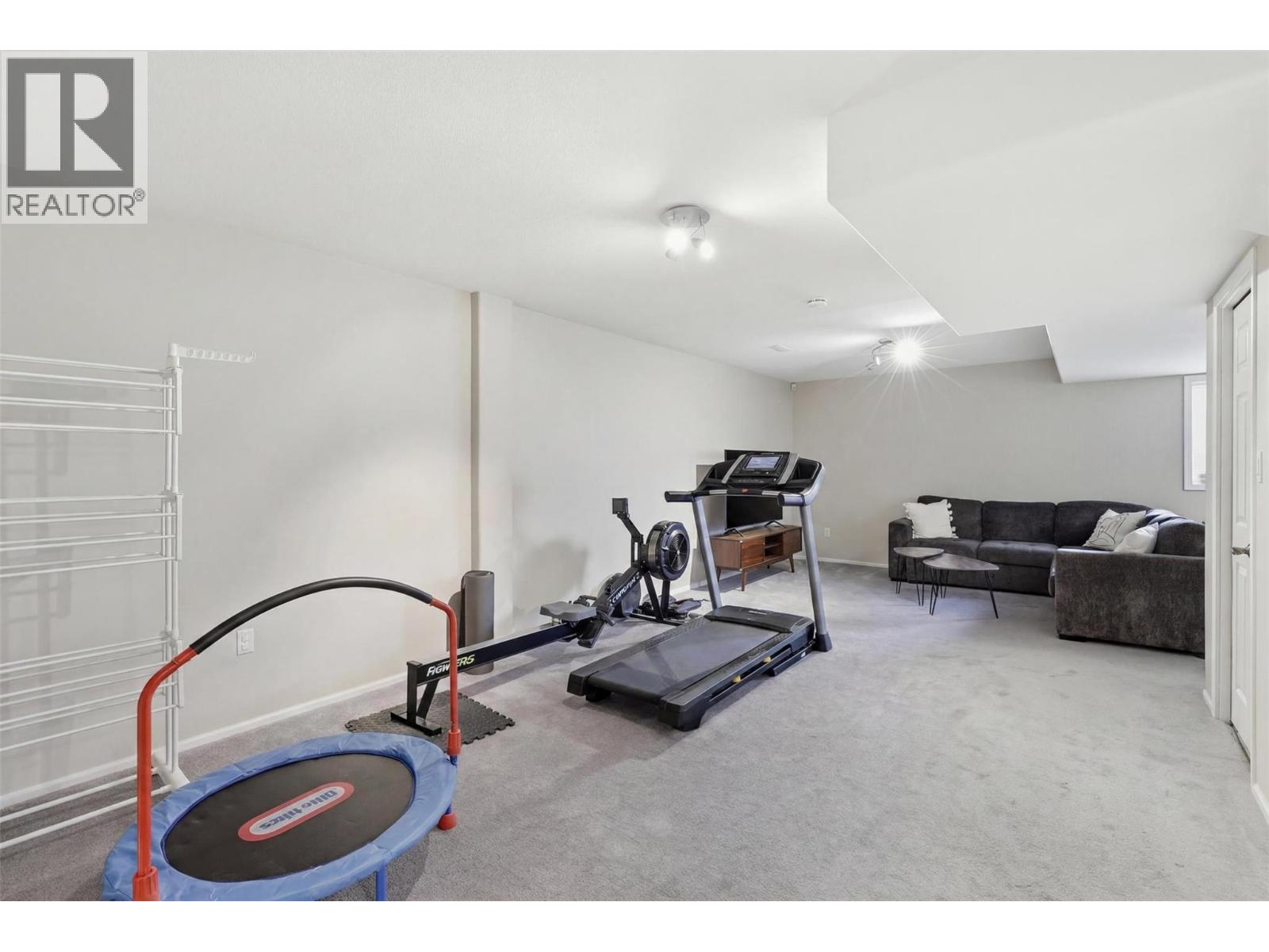 135 CHANCELLOR Drive - 43