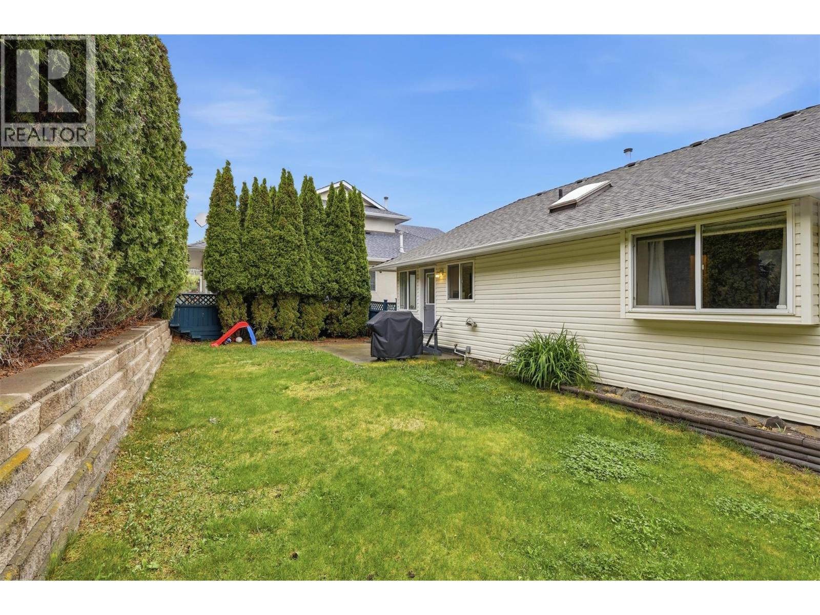 135 CHANCELLOR Drive - 50