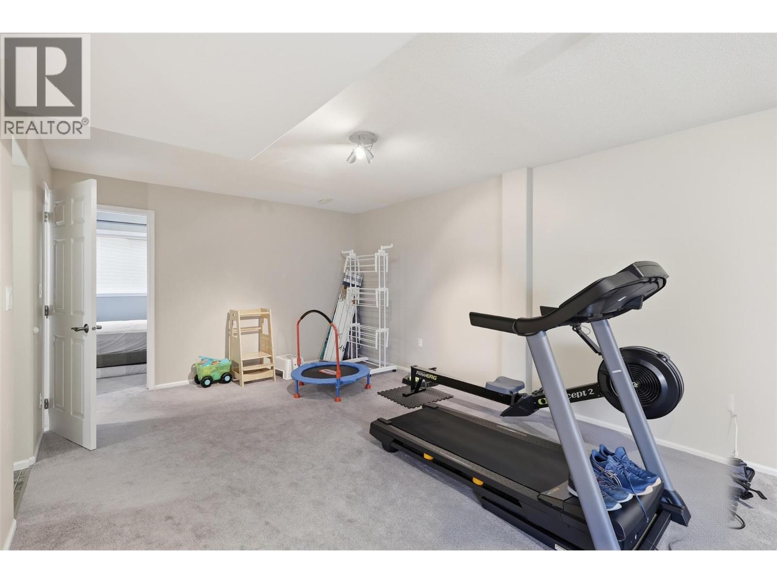 135 CHANCELLOR Drive - 42