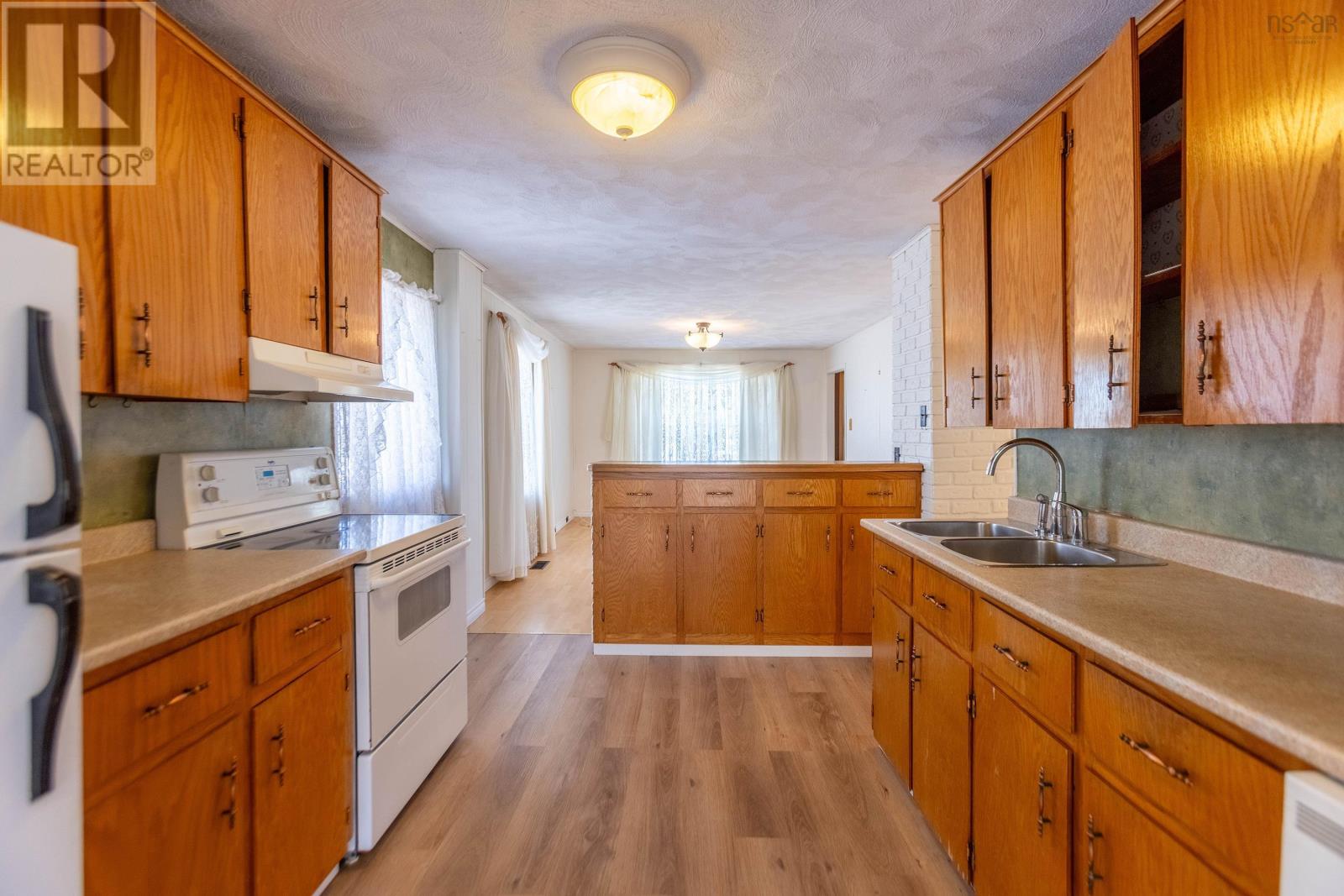 Property 22 of 30 of 35 East Pleasant Street