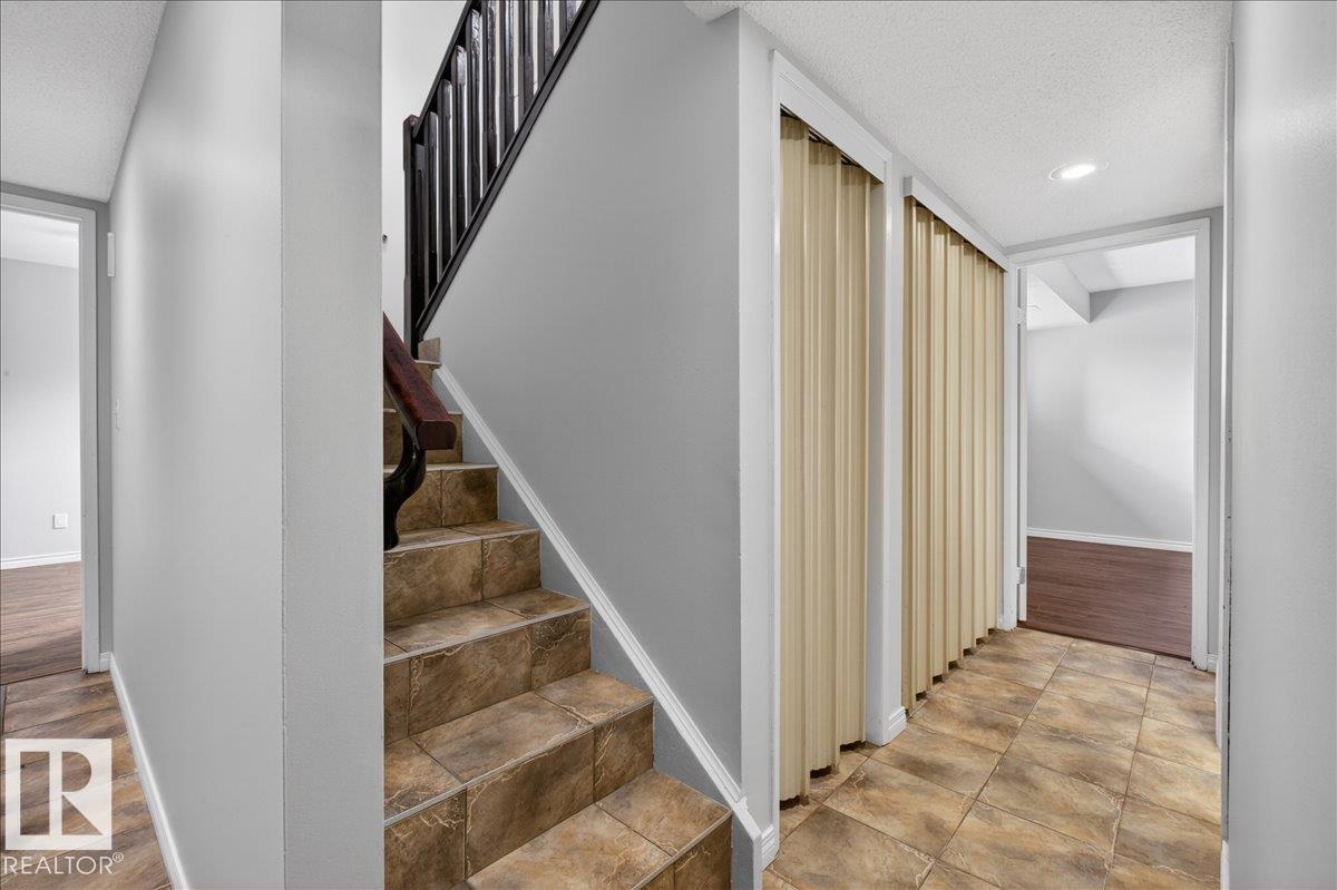 1066 KNOTTWOOD RD E NW - 20