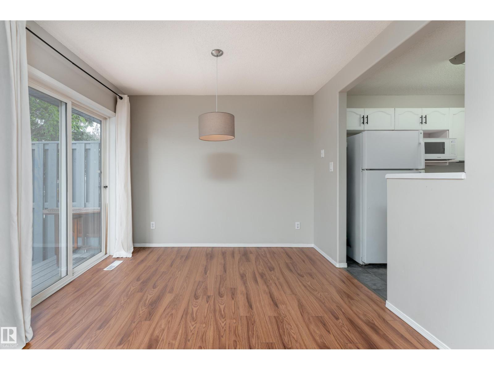 121 BULYEA RD NW - 11