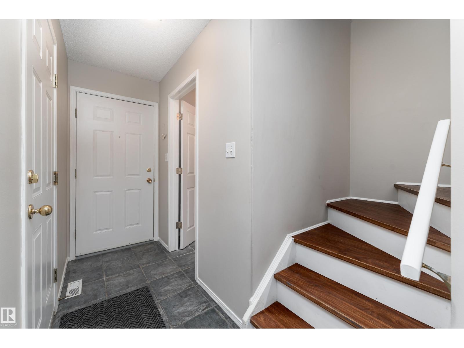 121 BULYEA RD NW - 22
