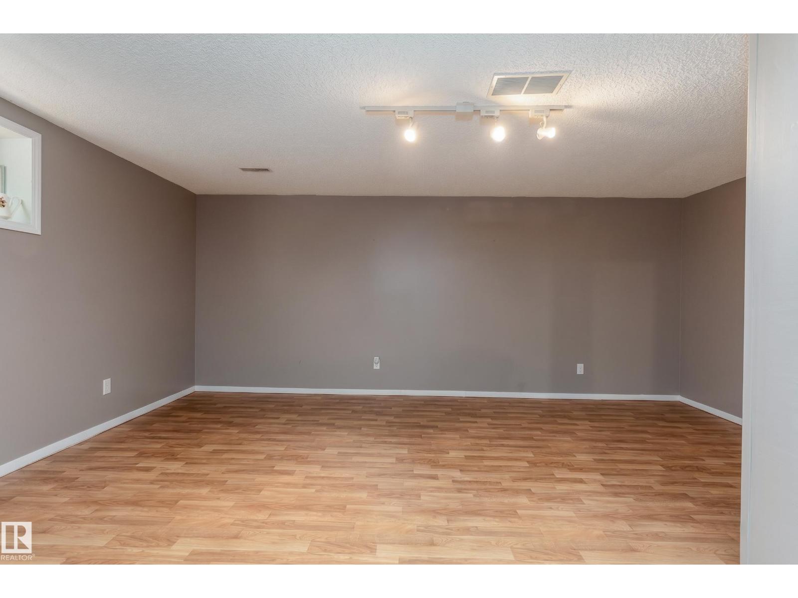 121 BULYEA RD NW - 35