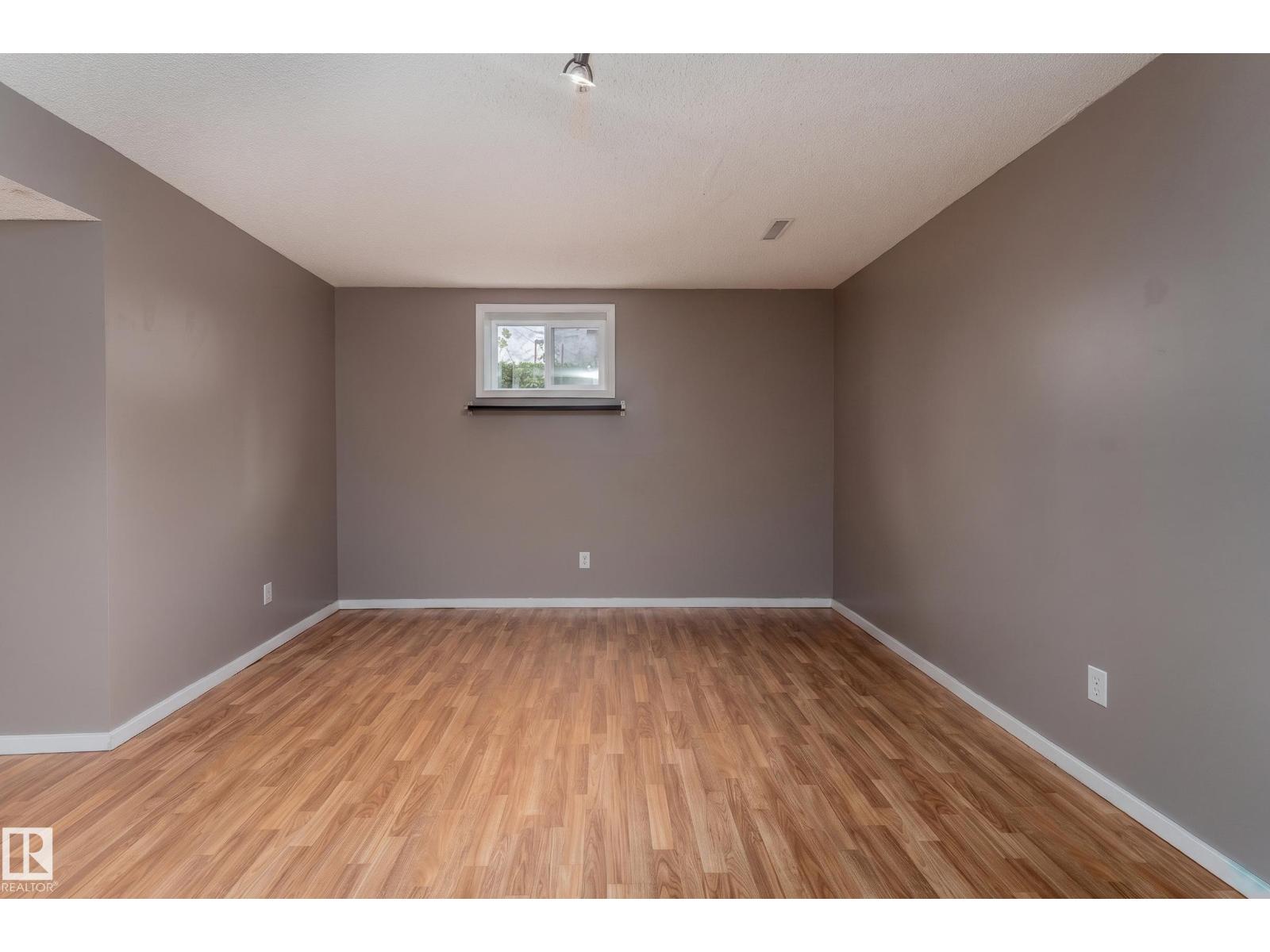 121 BULYEA RD NW - 36
