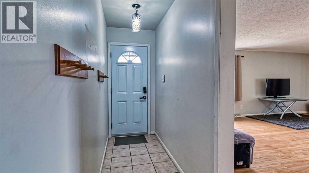 5924 Bow Crescent NW - 5