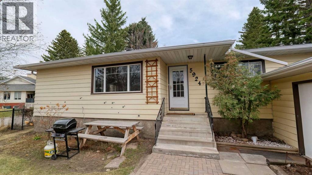 5924 Bow Crescent NW - Image 2