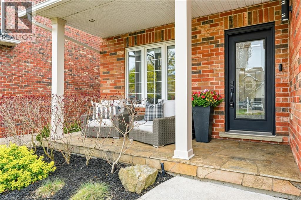 5 VOLTERRA Court, Waterdown, Ontario, L8B0K7 — Photo 11