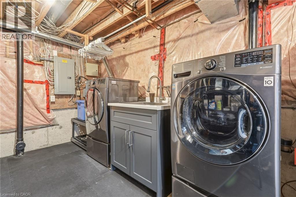 5 VOLTERRA Court, Waterdown, Ontario, L8B0K7 — Photo 17