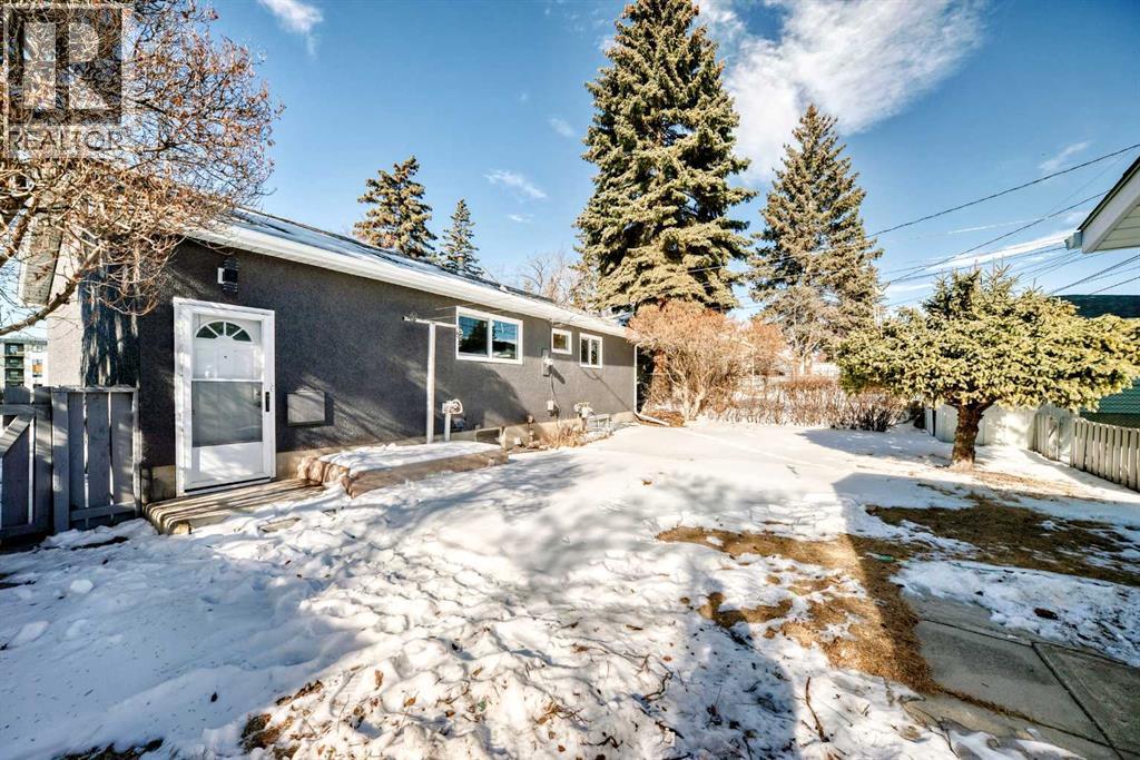 4936 45 Street SW - 35