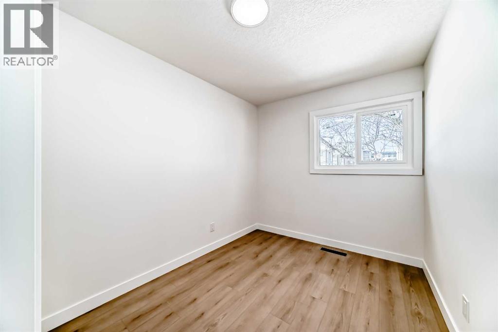 4936 45 Street SW - 21