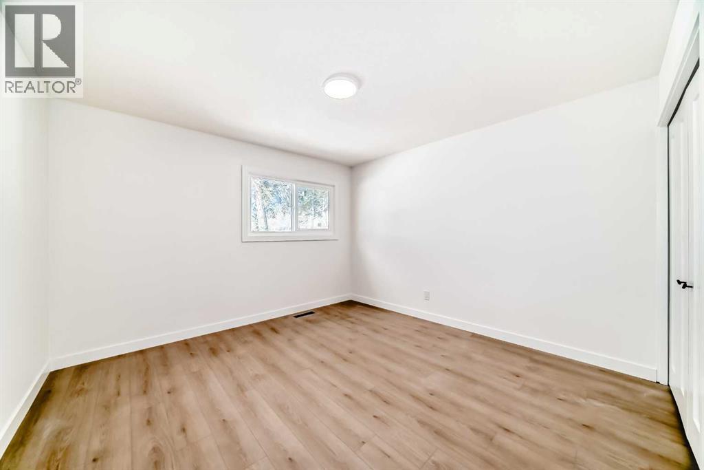 4936 45 Street SW - 17