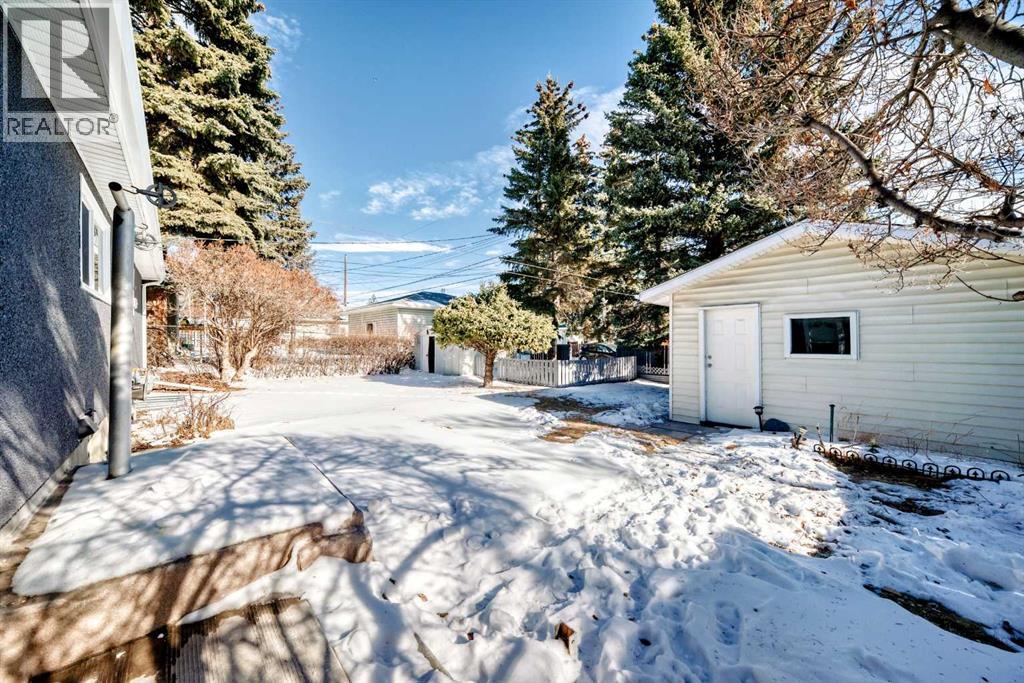 4936 45 Street SW - 34