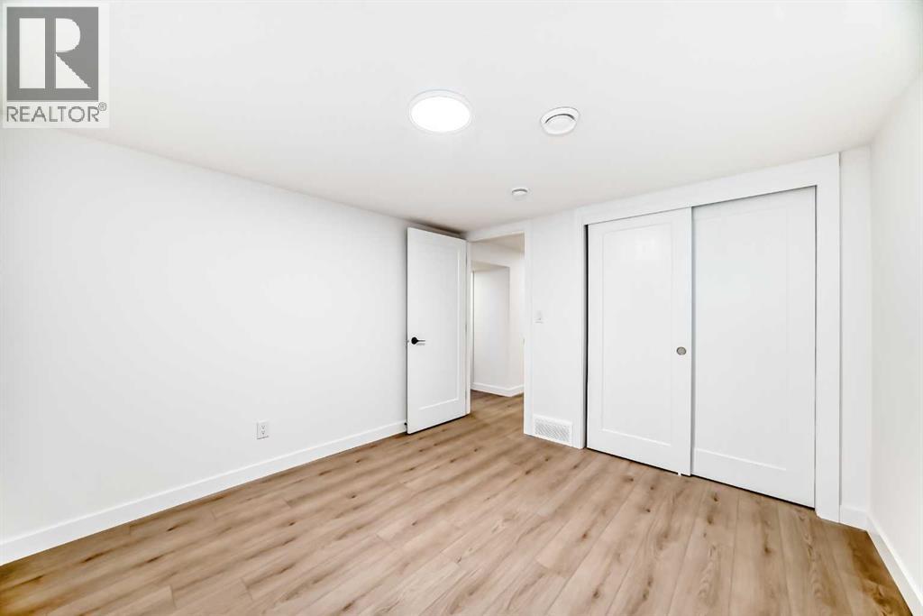4936 45 Street SW - 32