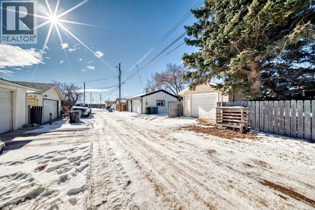 4936 45 Street SW - 40